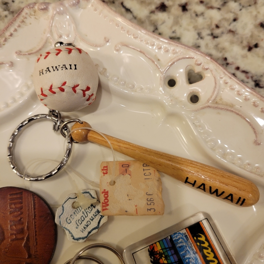 4 Hawaii Keychains - Picture 4 of 6